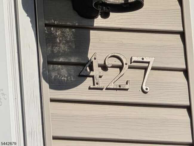 423 Lake St