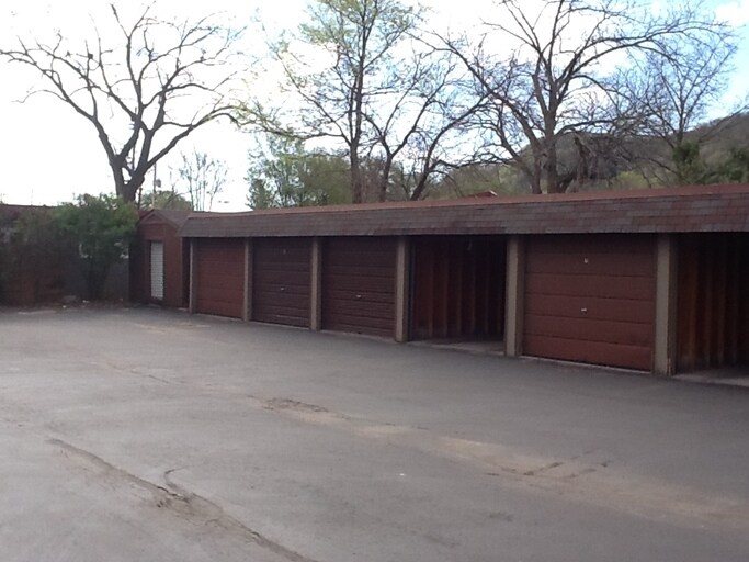 Garage - 528 Maceman St