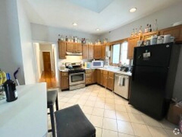 Building Photo - 19 Bucknam St Unit #3 Rental