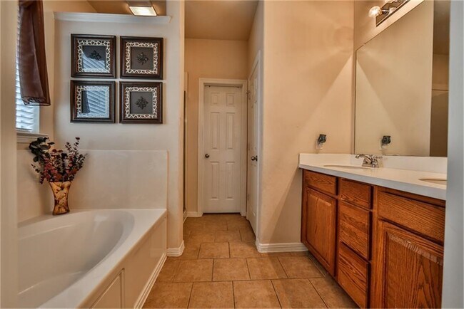 Photo - 4502 Aspen Leaf Ln