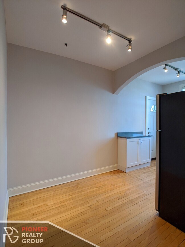Photo - 2329 N Rockwell St Unit 2325.5-3B