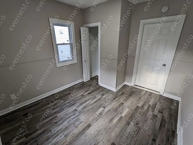 Photo - 28362 Maple St