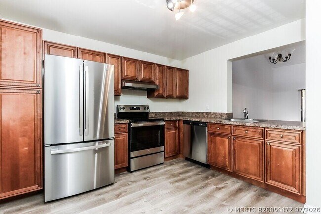 Photo - 304 Lakeview Dr E
