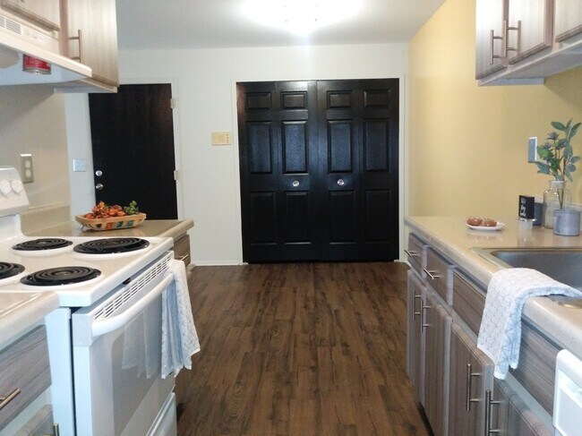 Photo - Farmington View Apartments - Farmington Hills, MI