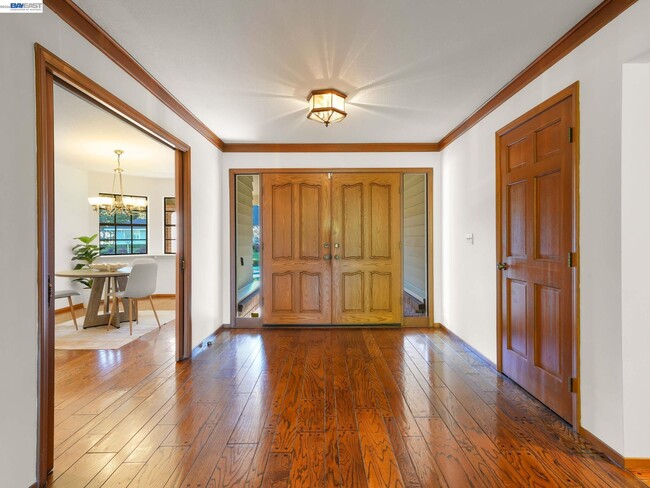 Photo - 261 St Paul Dr