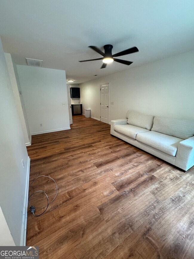 Photo - 67 Johnson Rd NW