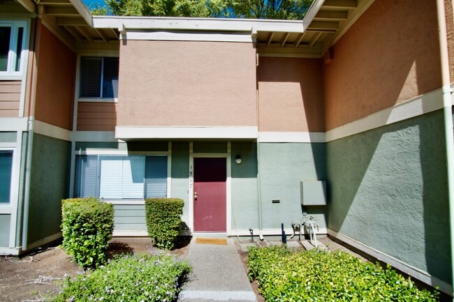 Building Photo - 1597 Drake Dr Rental