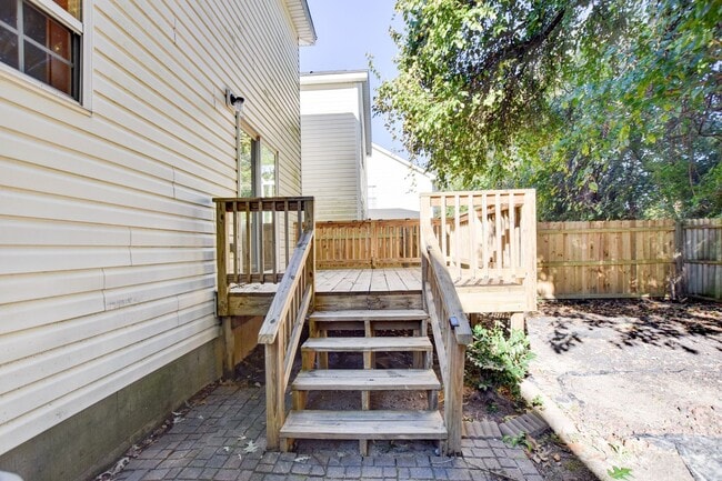 Photo - 960 Railroad Ave