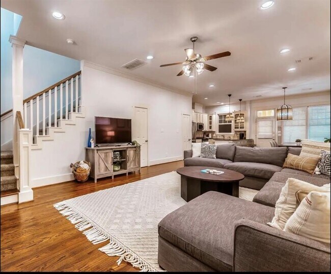 5303 Nett St