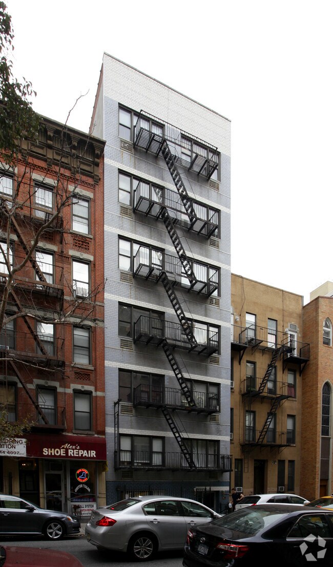 225 E 82nd St - 225 E 82nd St