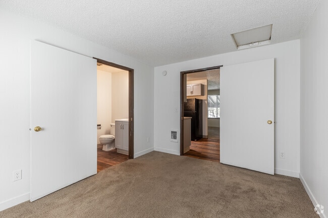 1BR, 1BA - 542 SF - Bedroom