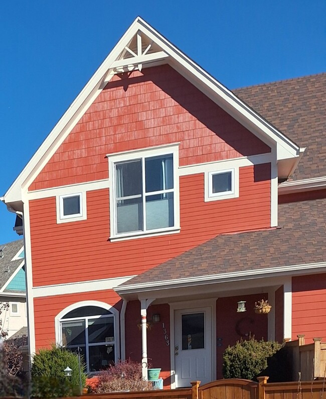 Building Photo - 1363 Lindenwood Grove