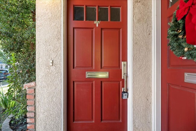 Photo - 637 N Fairview St Unidad #102