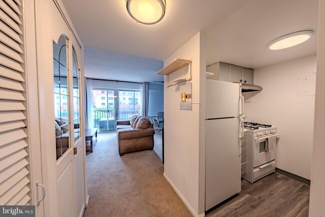 Building Photo - 1300 Army Navy Dr Unit 118 Rental