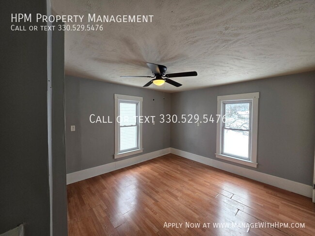 Photo - 111 Maple Ave SE