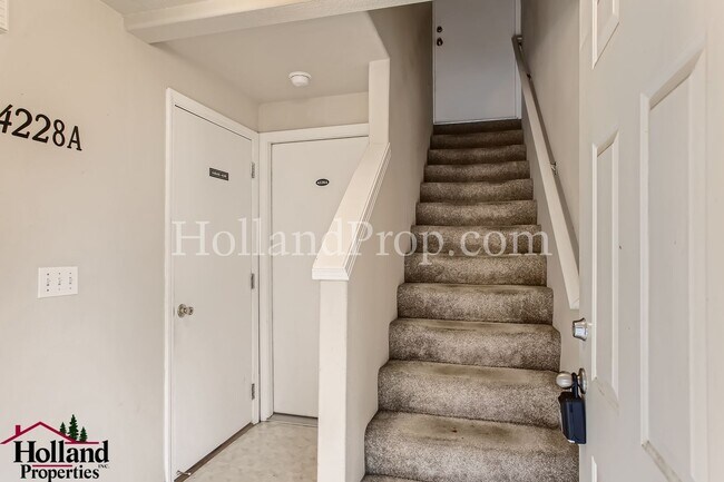 Photo - Laducer 4228-GLPJ LLC Unidad A