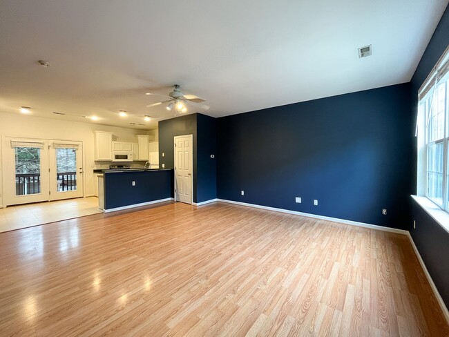 Building Photo - 3BD/2.5BA Townhouse - Hydraulic Rd.