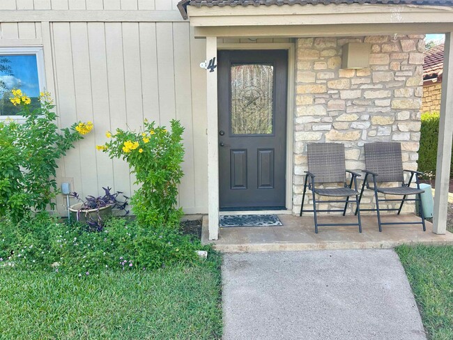 Photo - 300 Lucy Ln