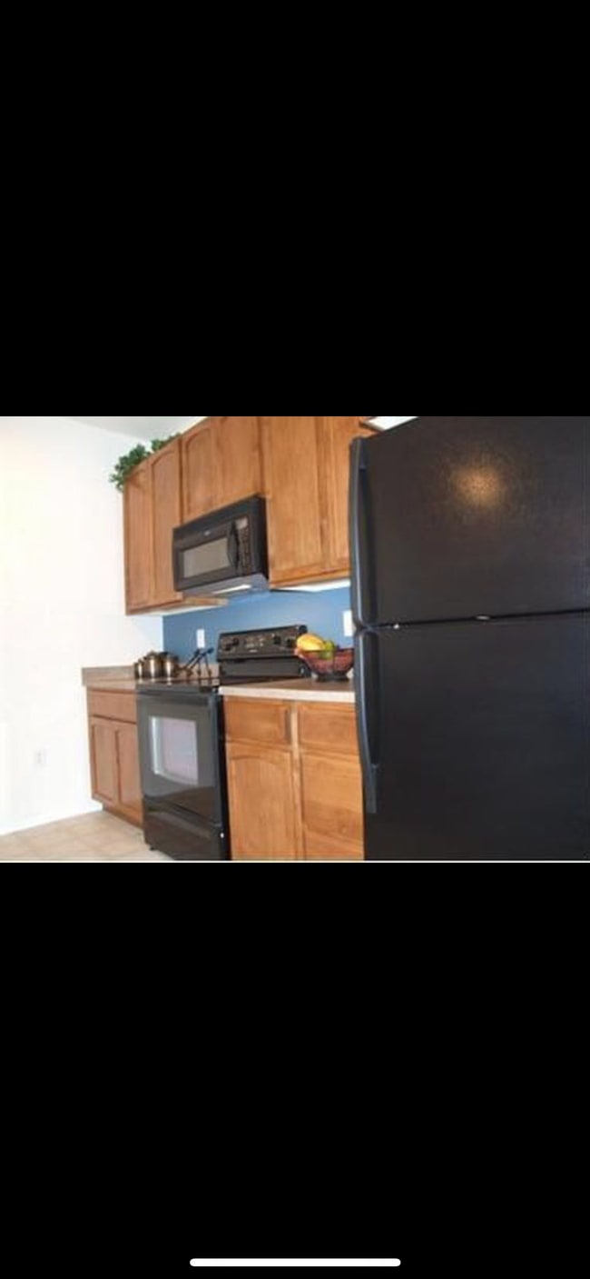 Kitchen appliances - 3852 S Dallas St Unit 106
