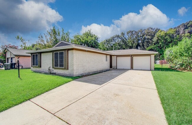 Photo - 947 W Bertrand St