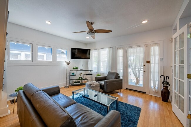 816 Marquette Ave NW