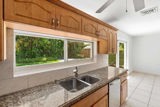 Photo - 952 SE 7th St