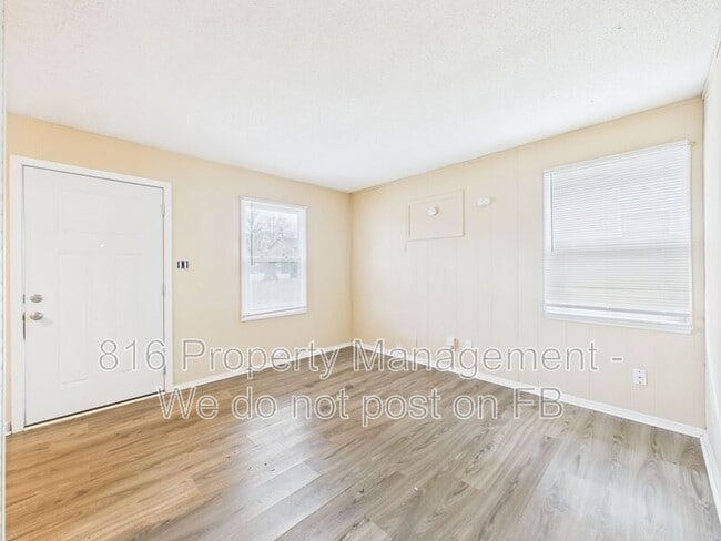 Building Photo - 6104 E 152 Terrace Unit A