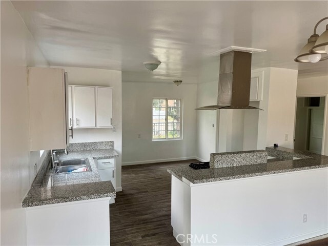 Photo - 16041 Devonshire St