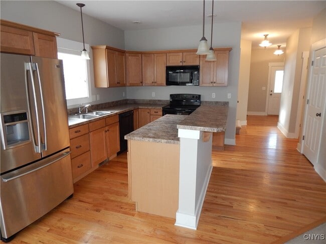 Photo - 8176 Whitman Way