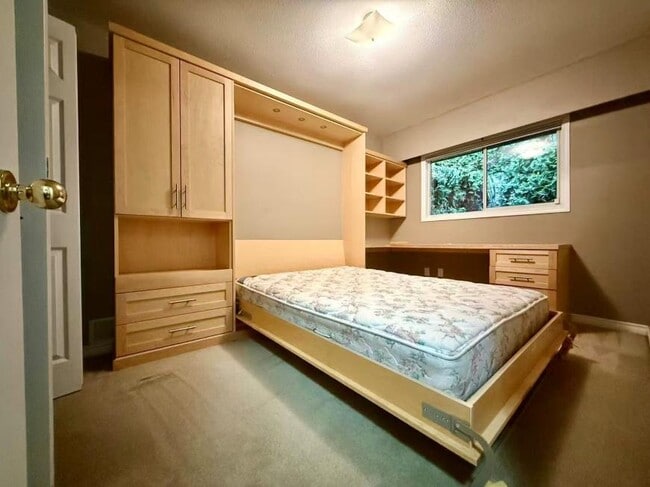 Building Photo - 3 bedroom in Coquitlam BC V3K 4A6