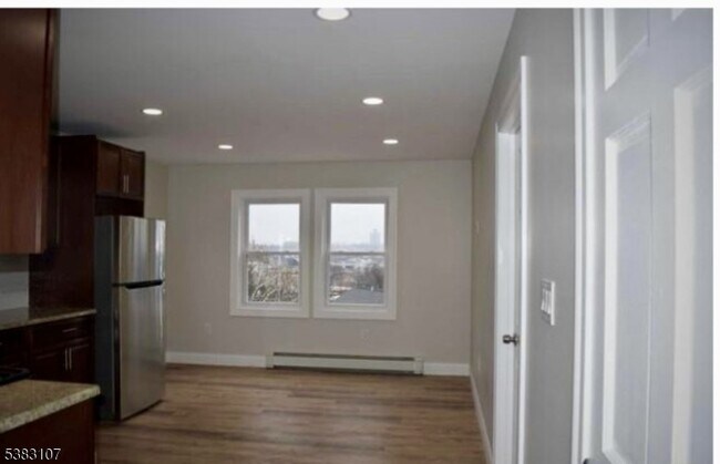 Photo - 394 N 7th St