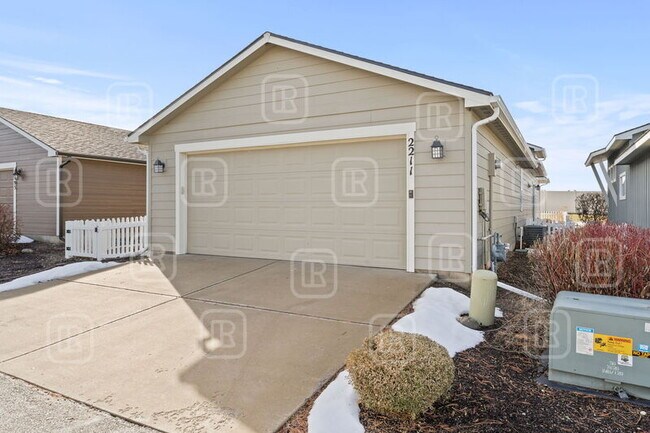 Photo - 2211 N Oakland Ln