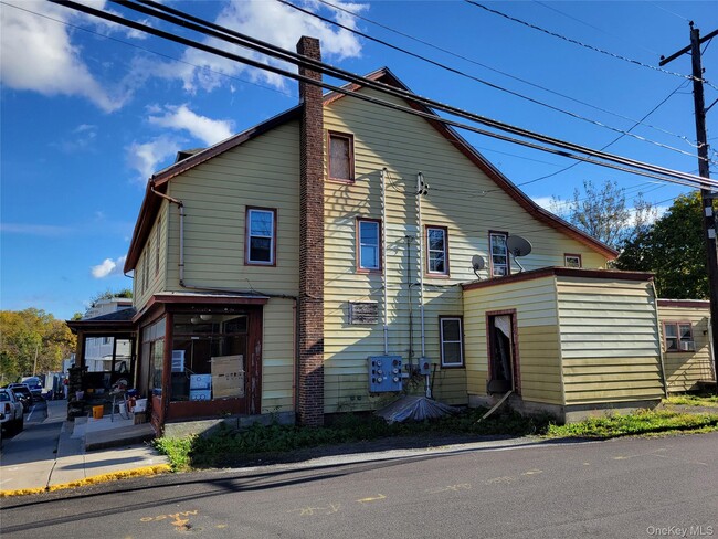 Photo - 204 Main St