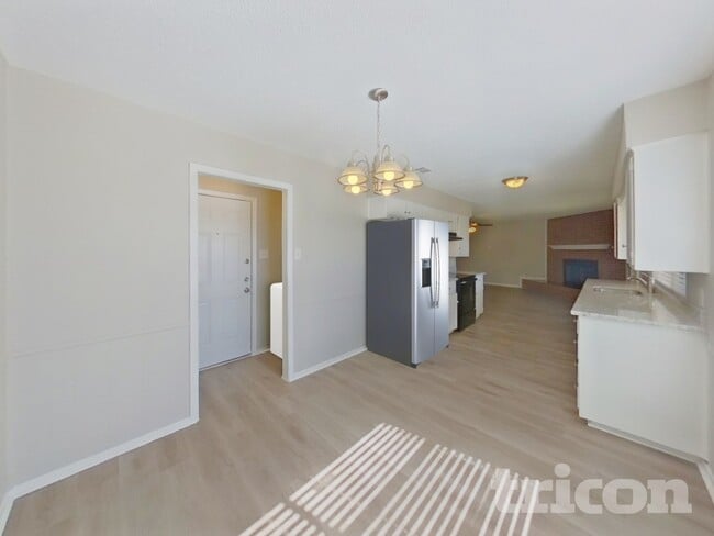 Photo - 1012 Wembley Rd