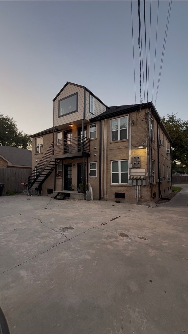Photo - 4308 Leeland St Unidad 3