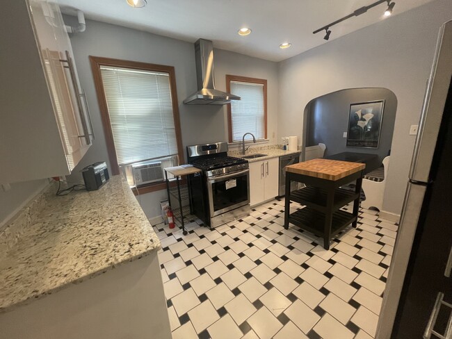 Building Photo - 28 Weld Hill St Unit #1 Rental