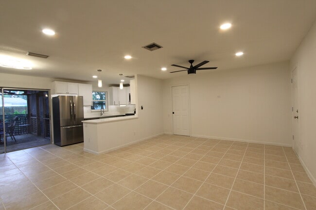 Photo - 6987 Duncansby Ave N