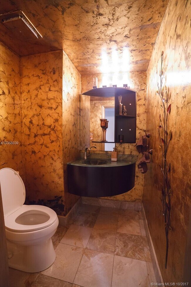 guest POWDEROOM - 406 Poinciana Dr