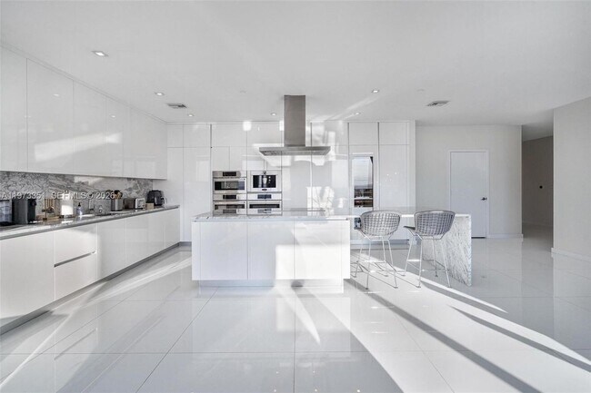 Photo - 88 SW 7th St