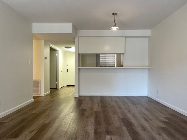 Photo - 15215 Magnolia Blvd
