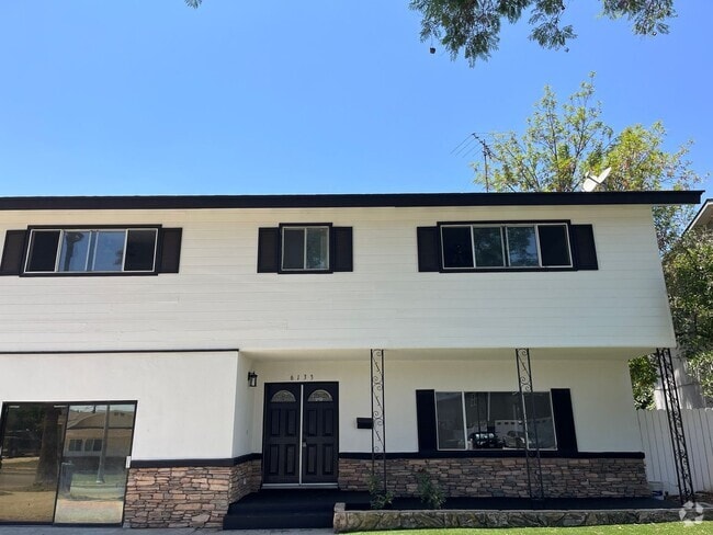 Building Photo - Two Story house