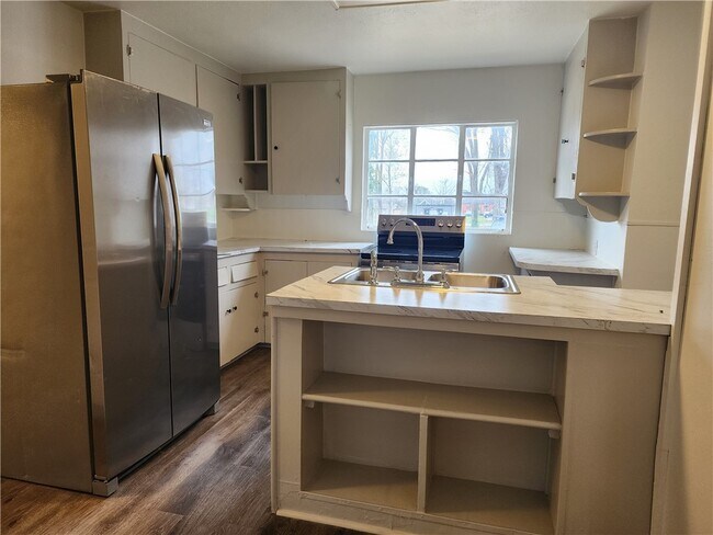 Photo - 415 W Poplar St Unit A