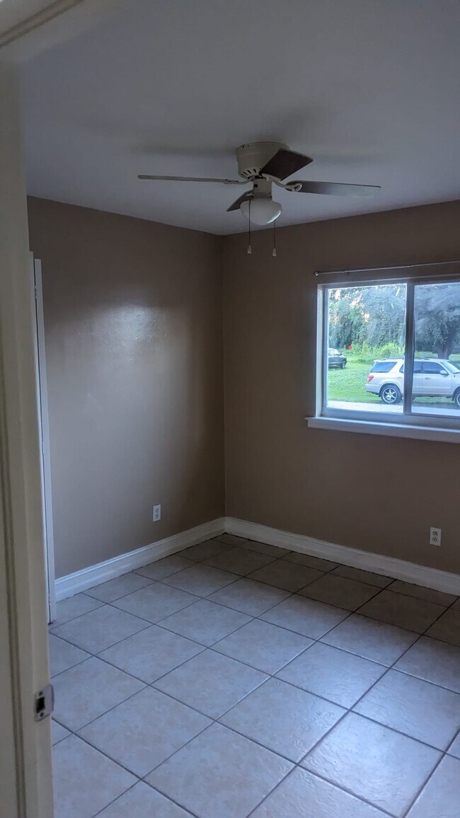 Photo - 513 Meadow Rd