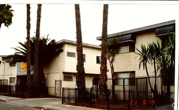 Century Palms Apartments - Century Palms Apartments