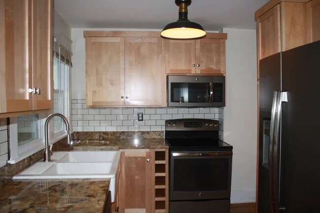 Photo - 701 S Woodlawn Ave