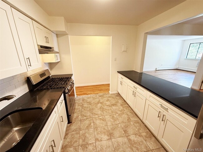 Building Photo - 41-24 40th St Rental