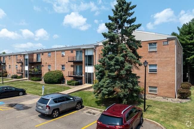 Photo - Fox Run Apartments