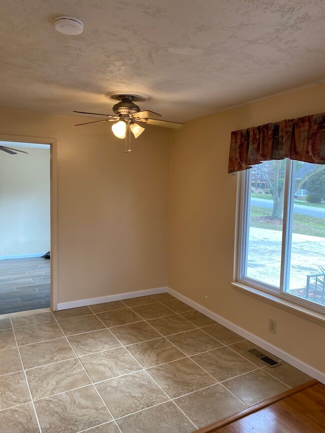 Photo - 313 St George Dr