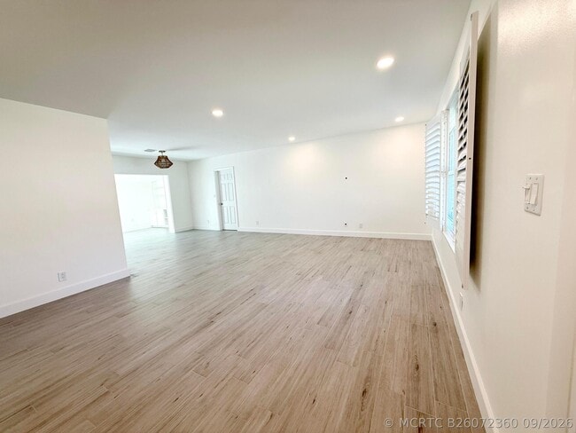 16 Ridgewood Cir