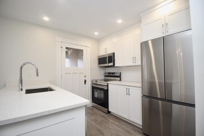 Building Photo - 192 Second Ave Unit 3